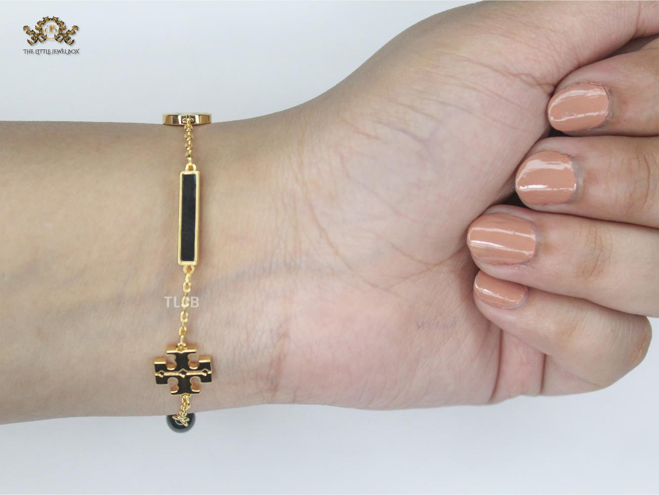 Alphabet T Minimal charm bracelet (gold)