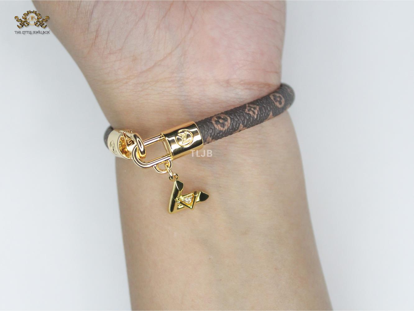 Alphabet L & V Leather bracelet with triangle charm