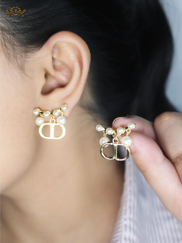 Alphabet C D gold studs with pearl charms