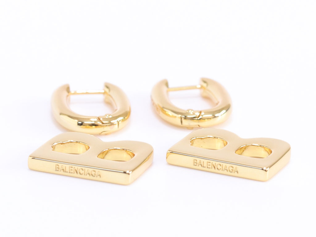 Alphabet B interlocked hoops in gold finish