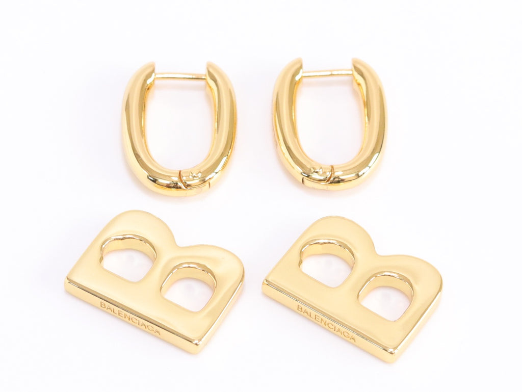 Alphabet B interlocked hoops in gold finish