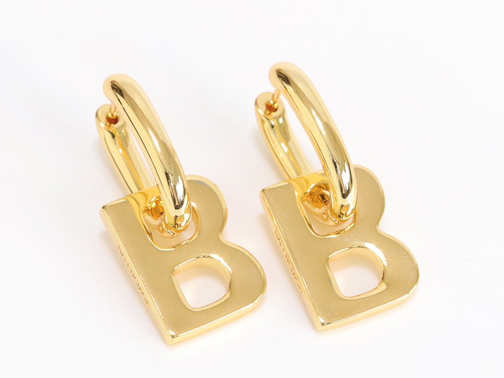 Alphabet B interlocked hoops in gold finish