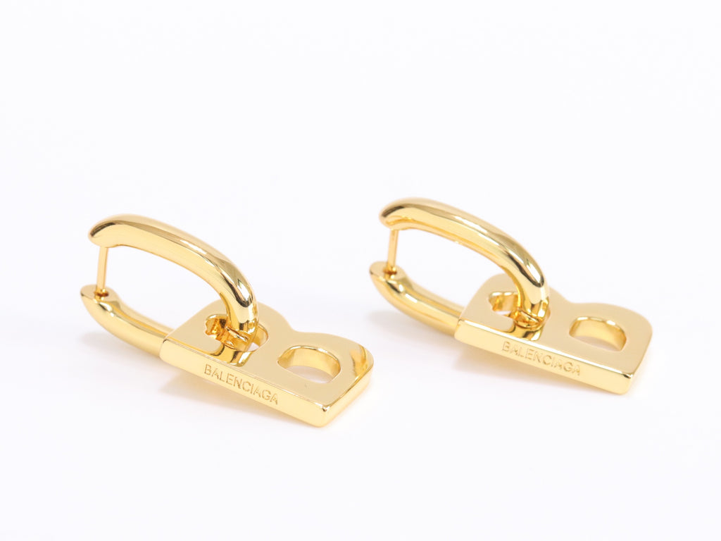 Alphabet B interlocked hoops in gold finish