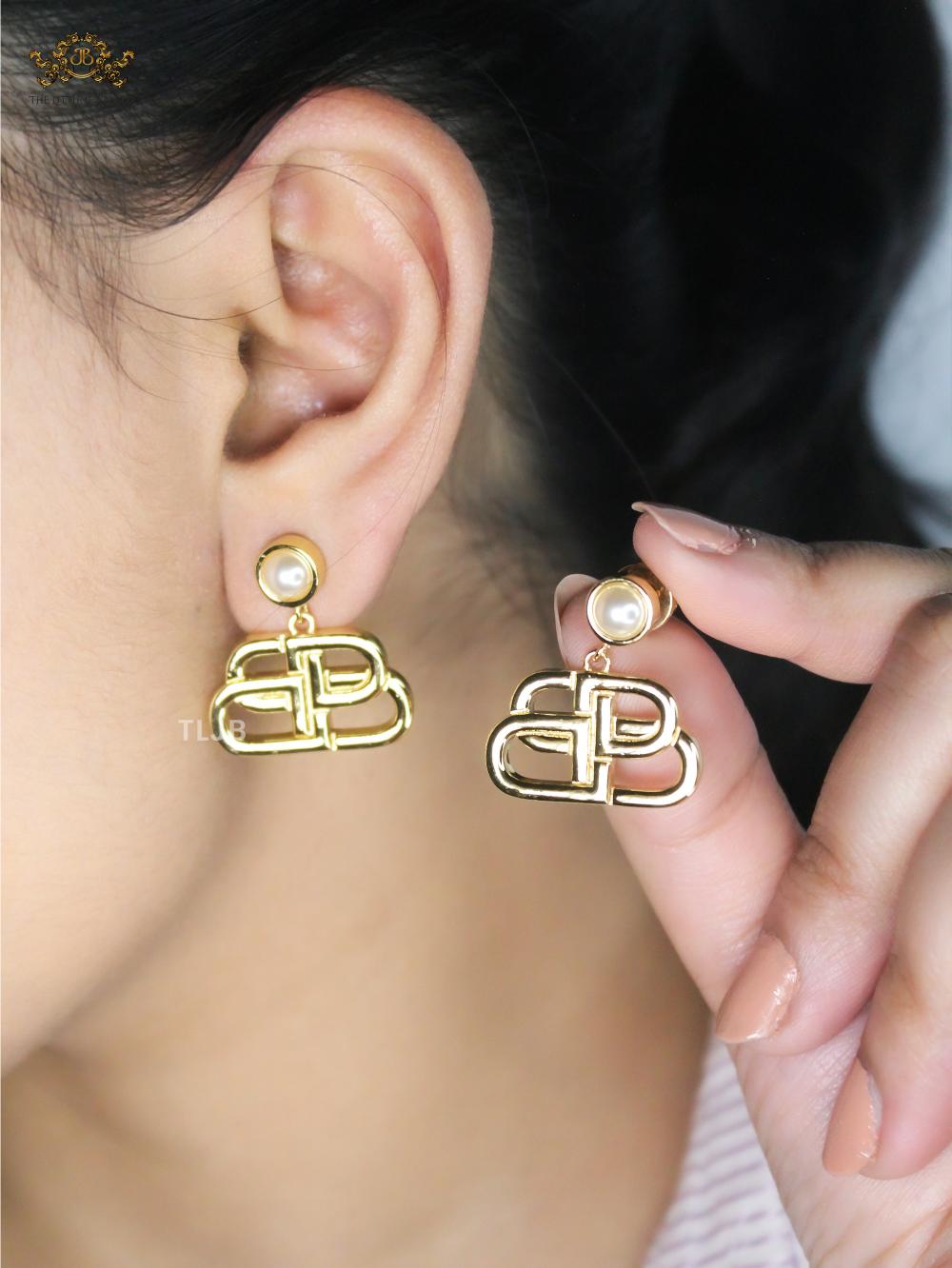 Alphabet double B drop earrings