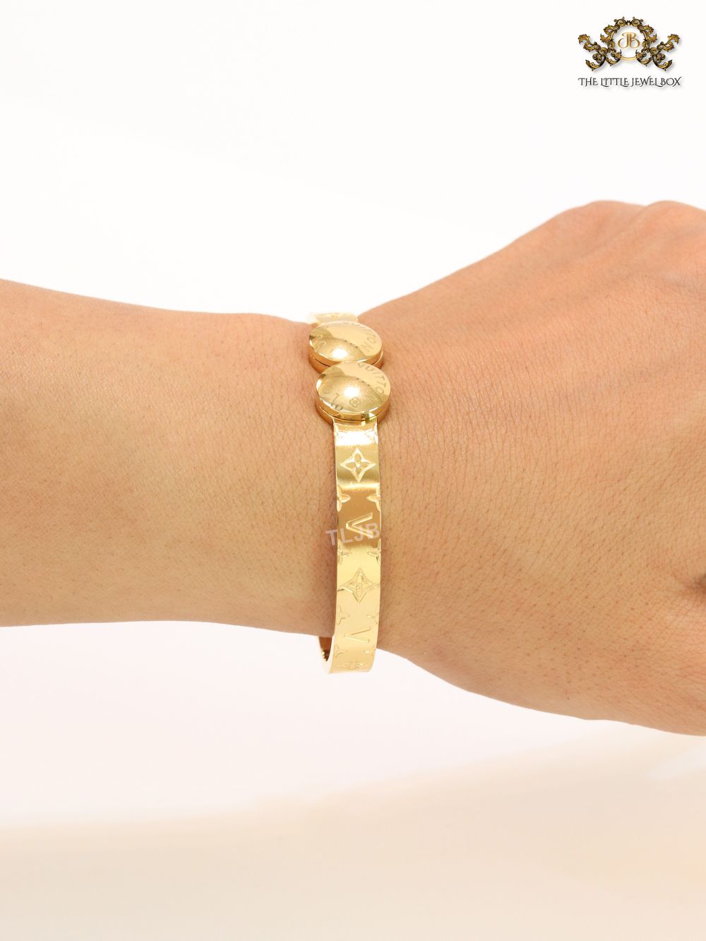 Embossed gold bracelet