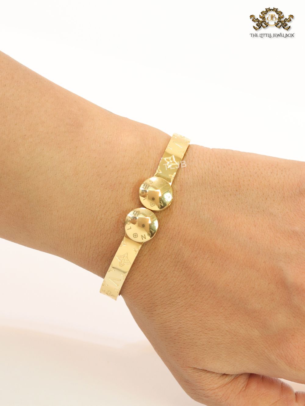 Embossed gold bracelet