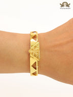 Gold triangle cut bracelet