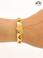 Gold triangle cut bracelet