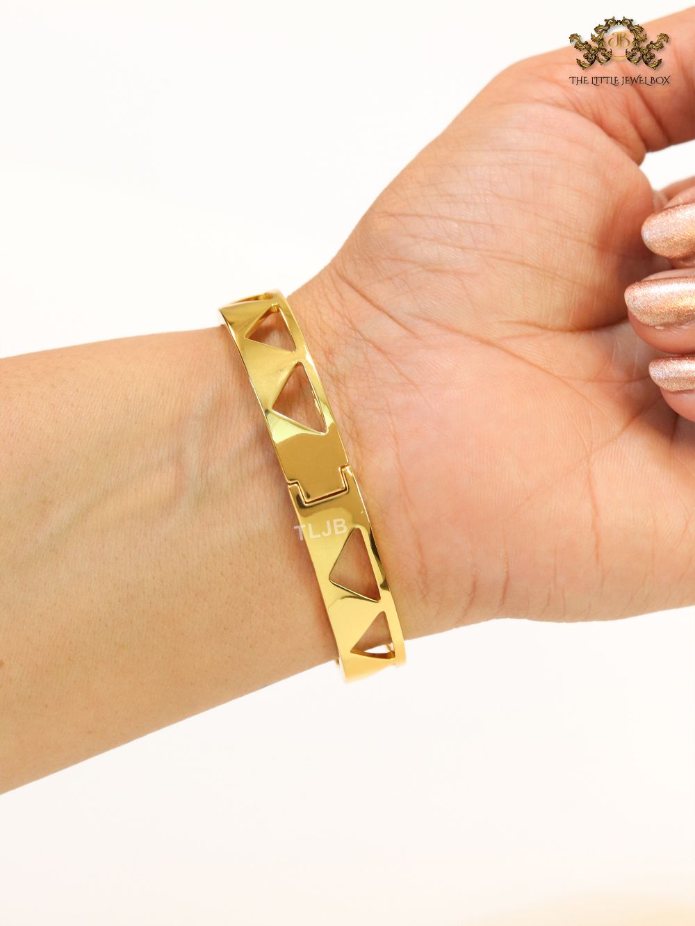 Gold triangle cut bracelet
