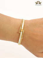 White & gold sleek screw bracelet