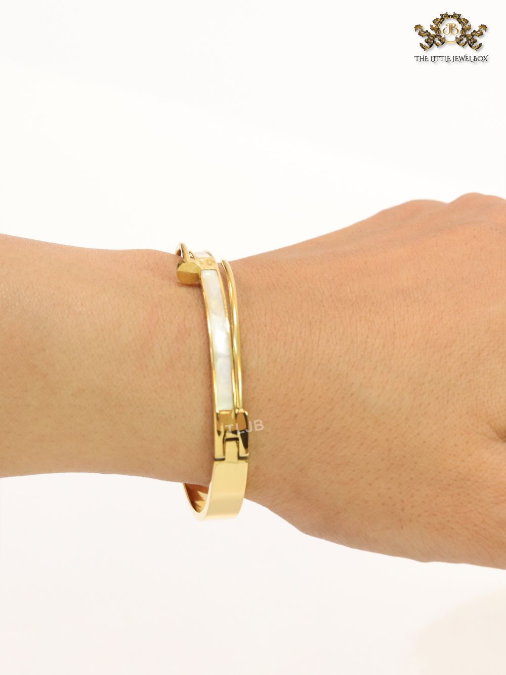 White & gold sleek screw bracelet