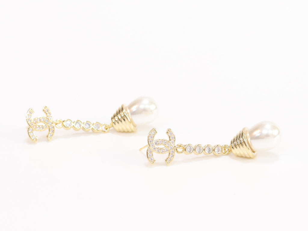 Double C long dangling earrings with pearls in gold finish