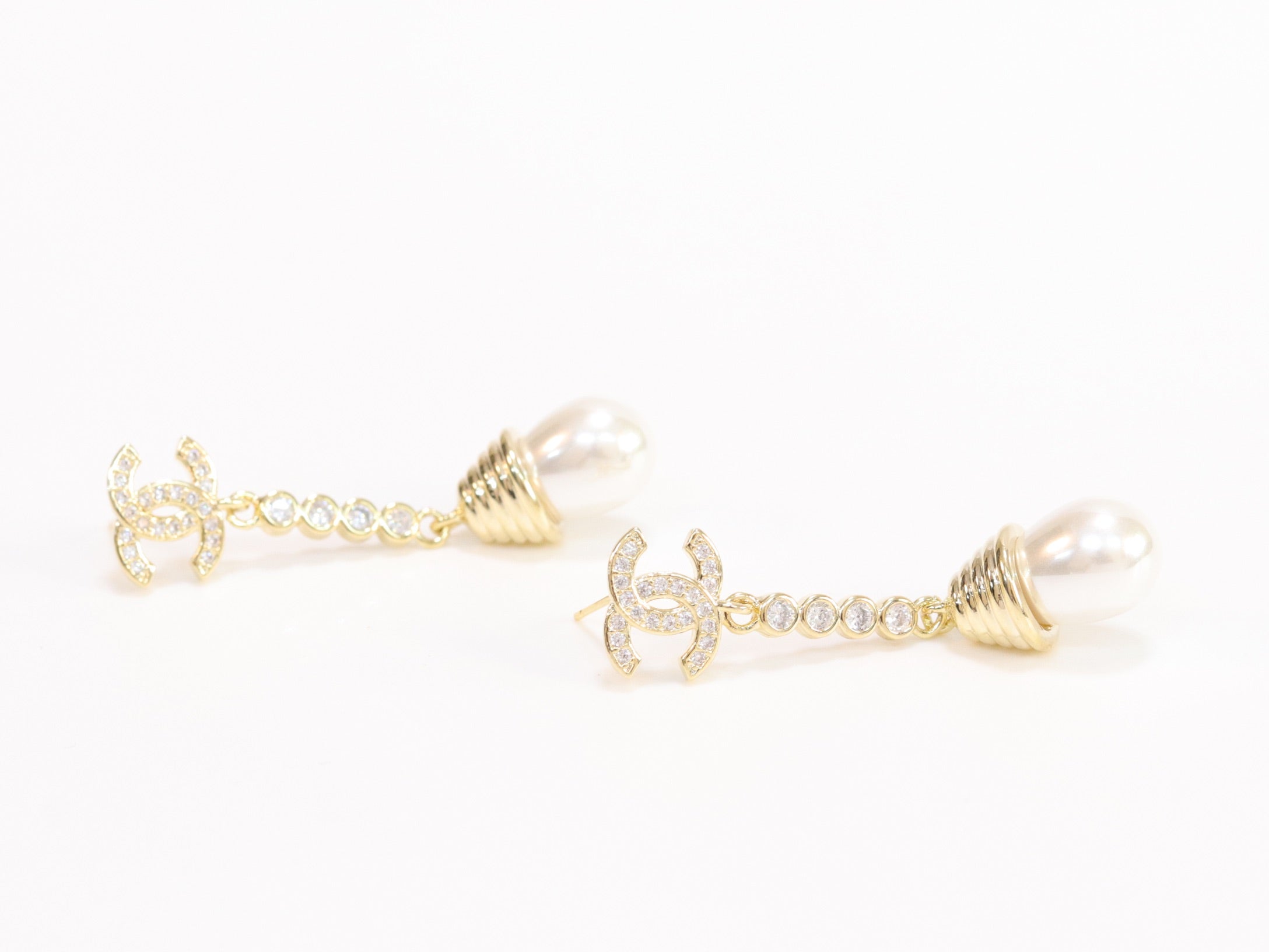 Double C long dangling earrings with pearls in gold finish