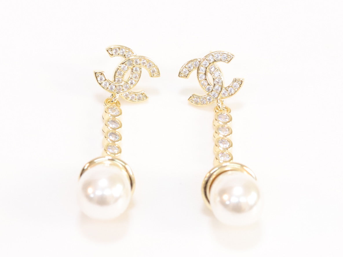 Double C long dangling earrings with pearls in gold finish