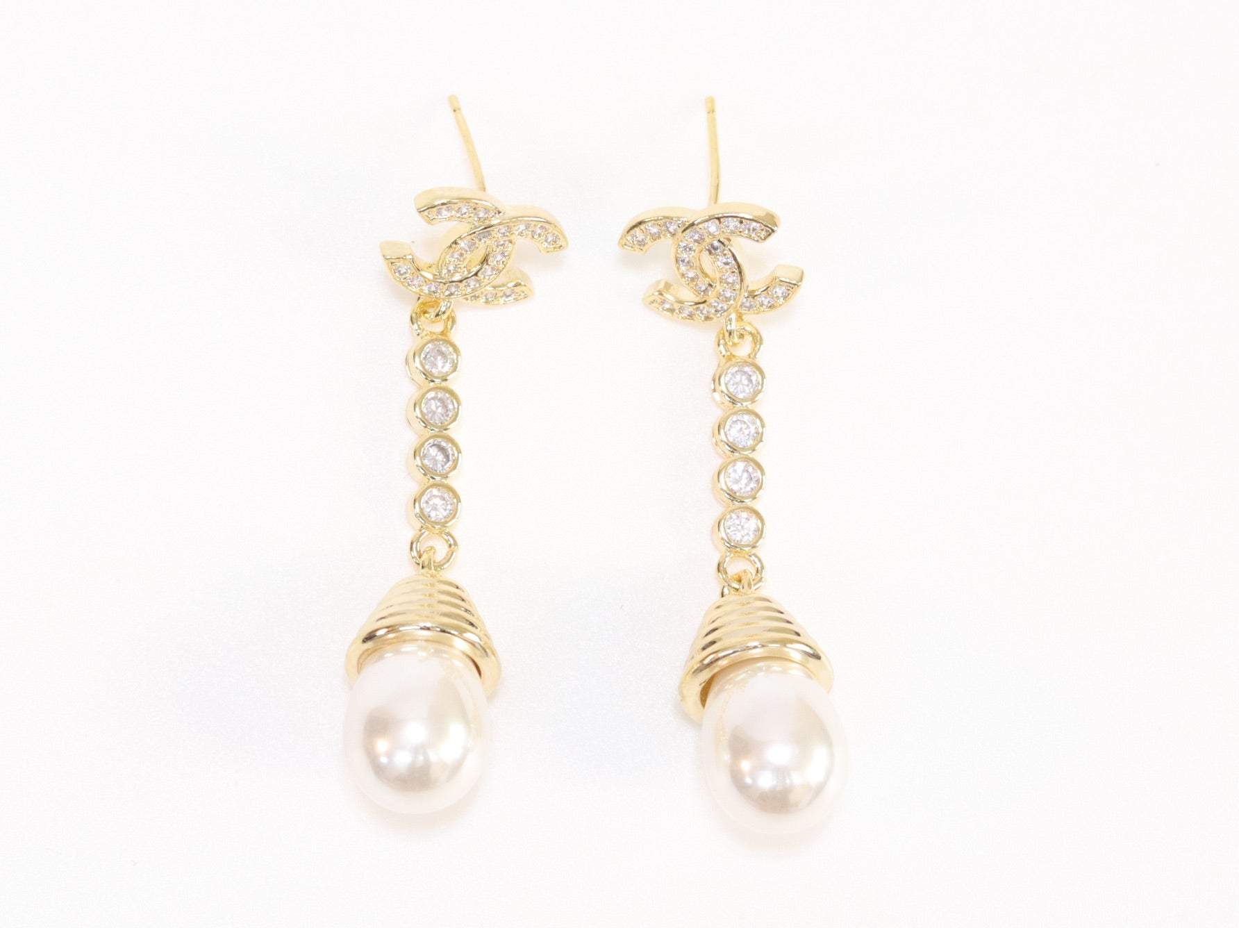 Double C long dangling earrings with pearls in gold finish
