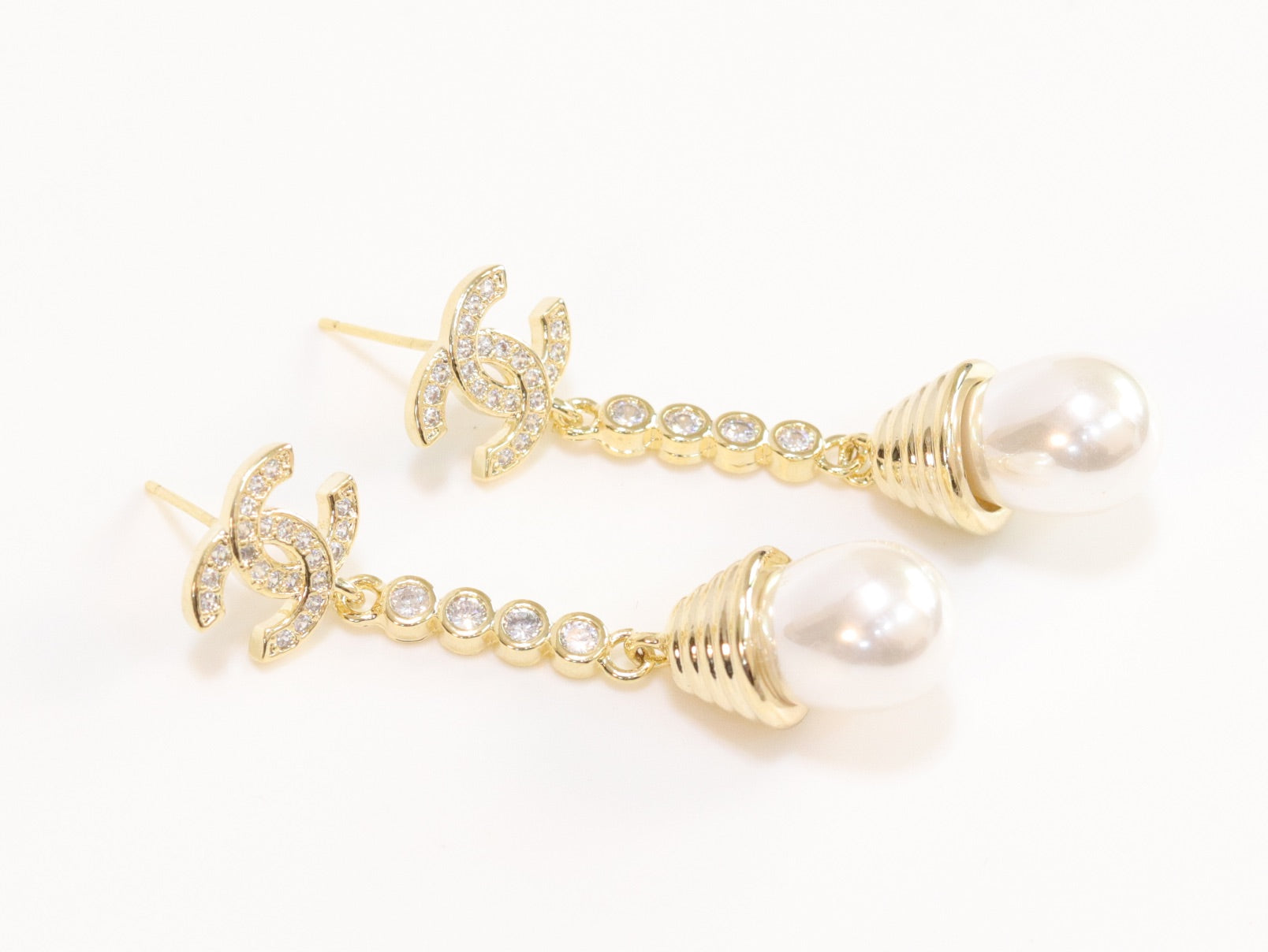Double C long dangling earrings with pearls in gold finish