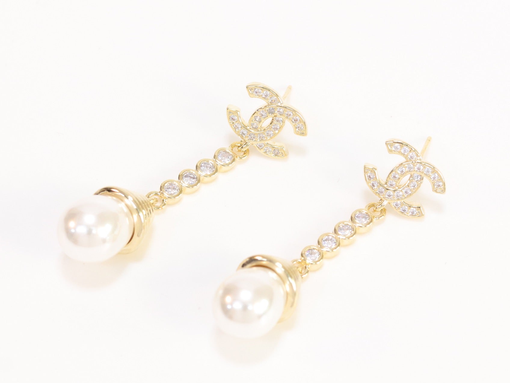 Double C long dangling earrings with pearls in gold finish