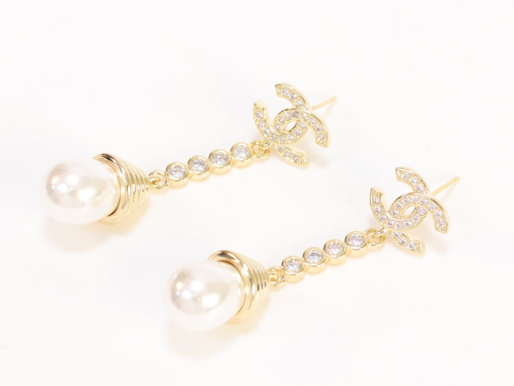 Double C long dangling earrings with pearls in gold finish