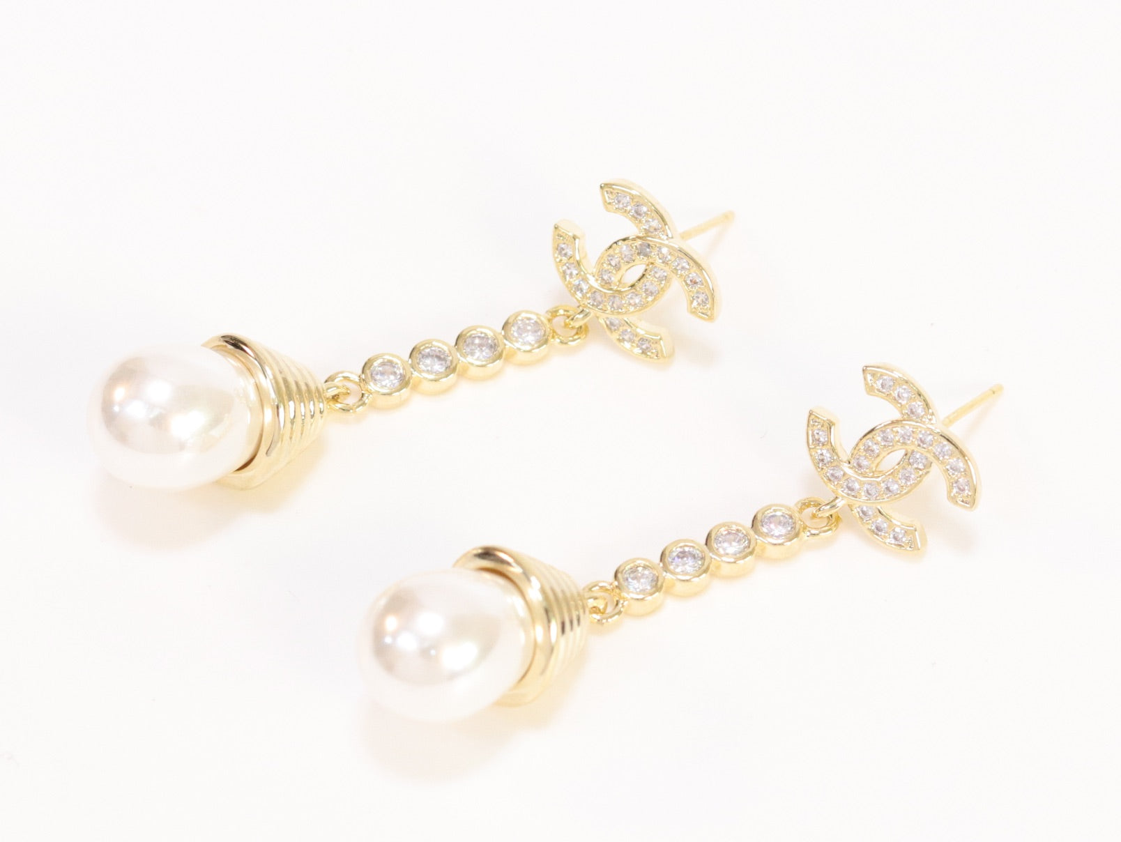 Double C long dangling earrings with pearls in gold finish