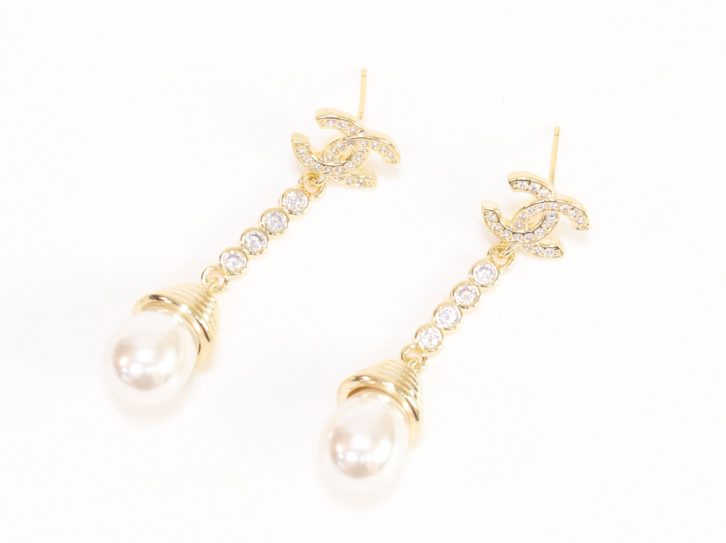 Double C long dangling earrings with pearls in gold finish