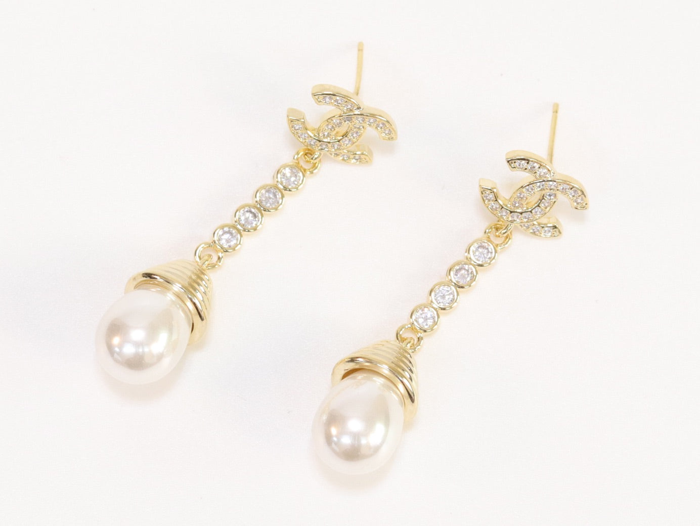 Double C long dangling earrings with pearls in gold finish