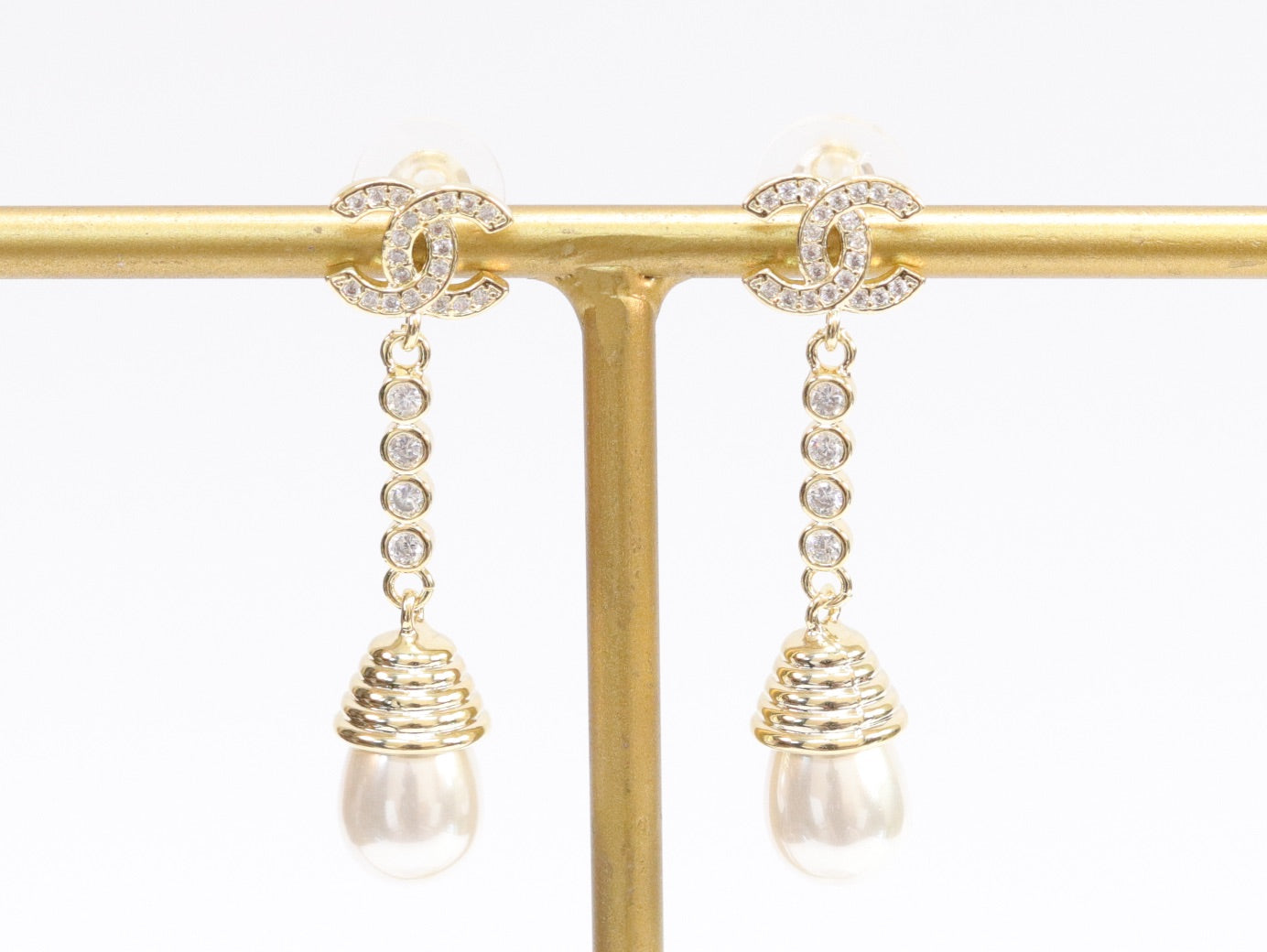 Double C long dangling earrings with pearls in gold finish