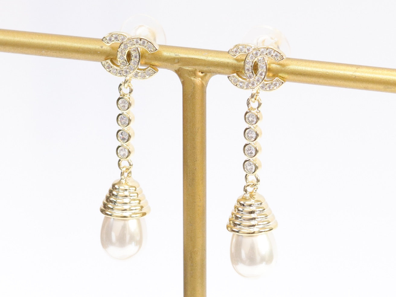 Double C long dangling earrings with pearls in gold finish