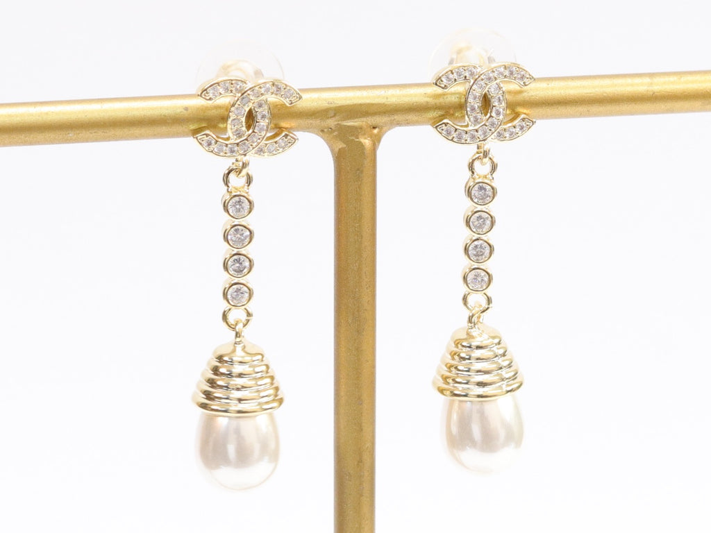 Double C long dangling earrings with pearls in gold finish
