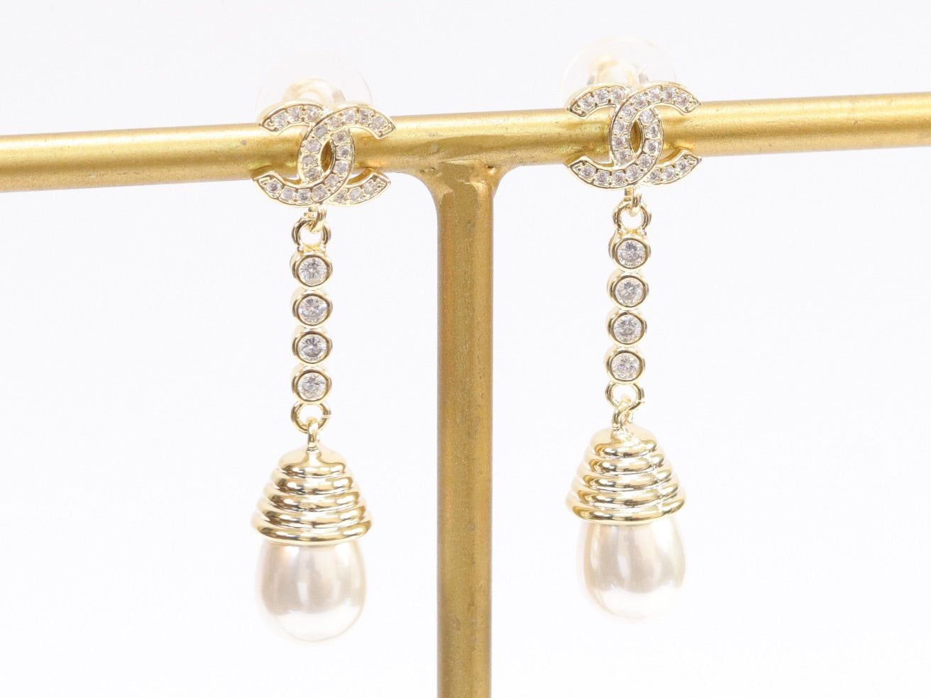 Double C long dangling earrings with pearls in gold finish