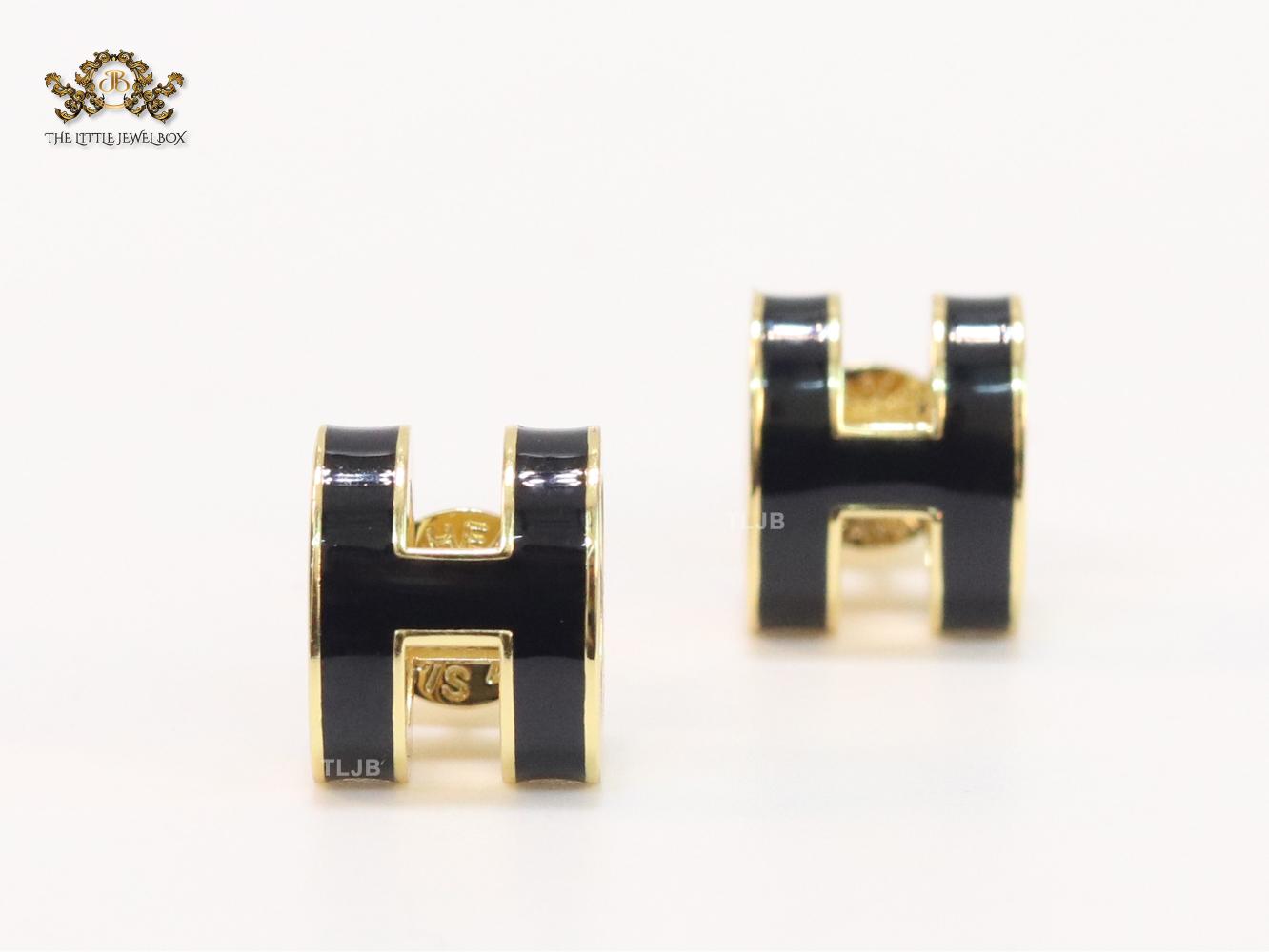 Alphabet H enamel studs- Black