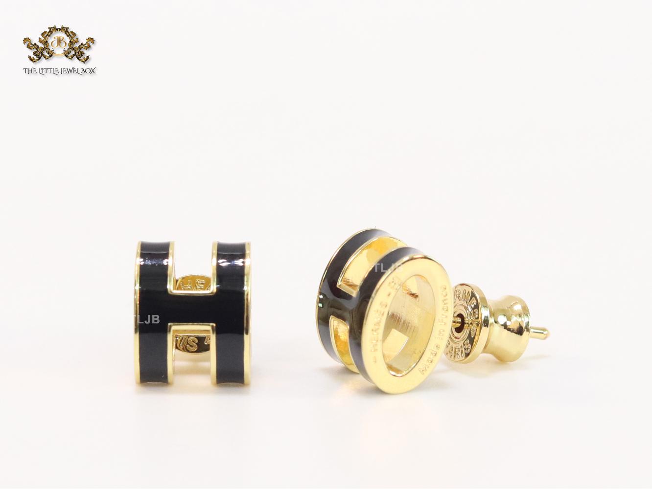 Alphabet H enamel studs- Black