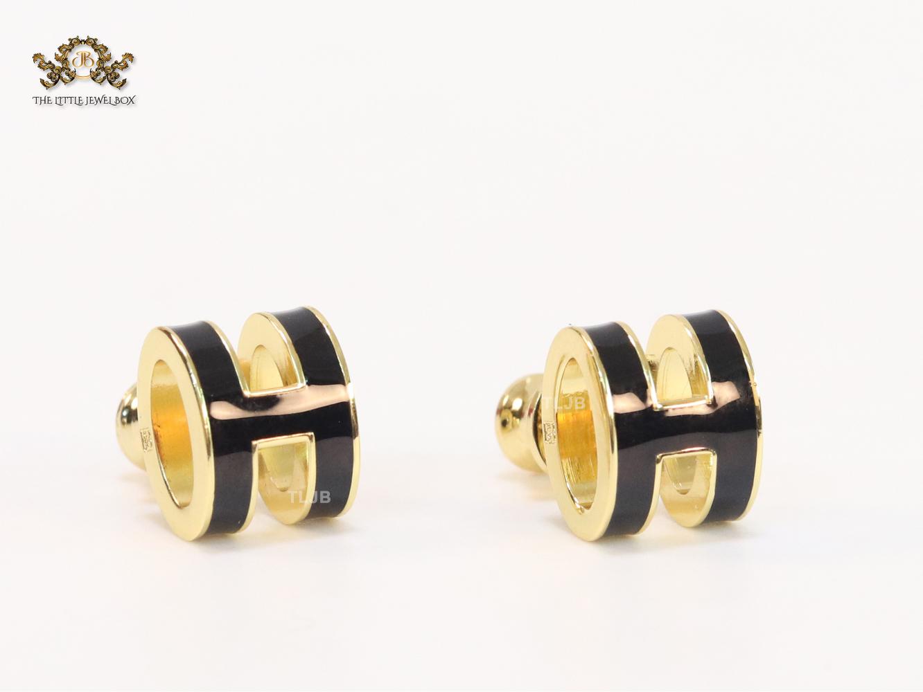 Alphabet H enamel studs- Black