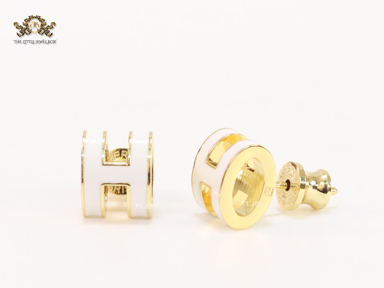 Alphabet H enamel studs- white