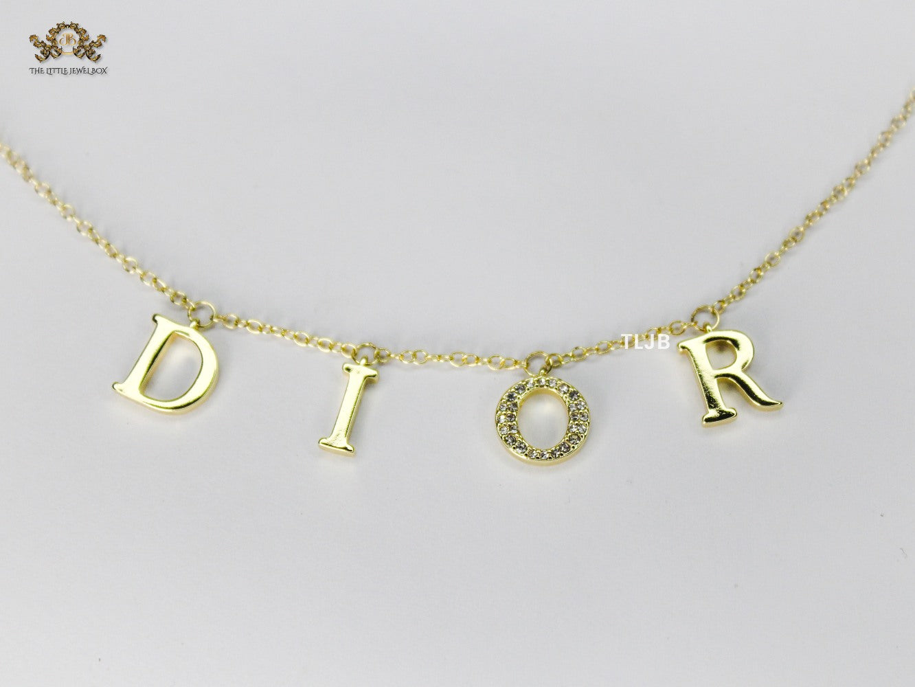 Alphabet D Minimal Charmed chain big letters