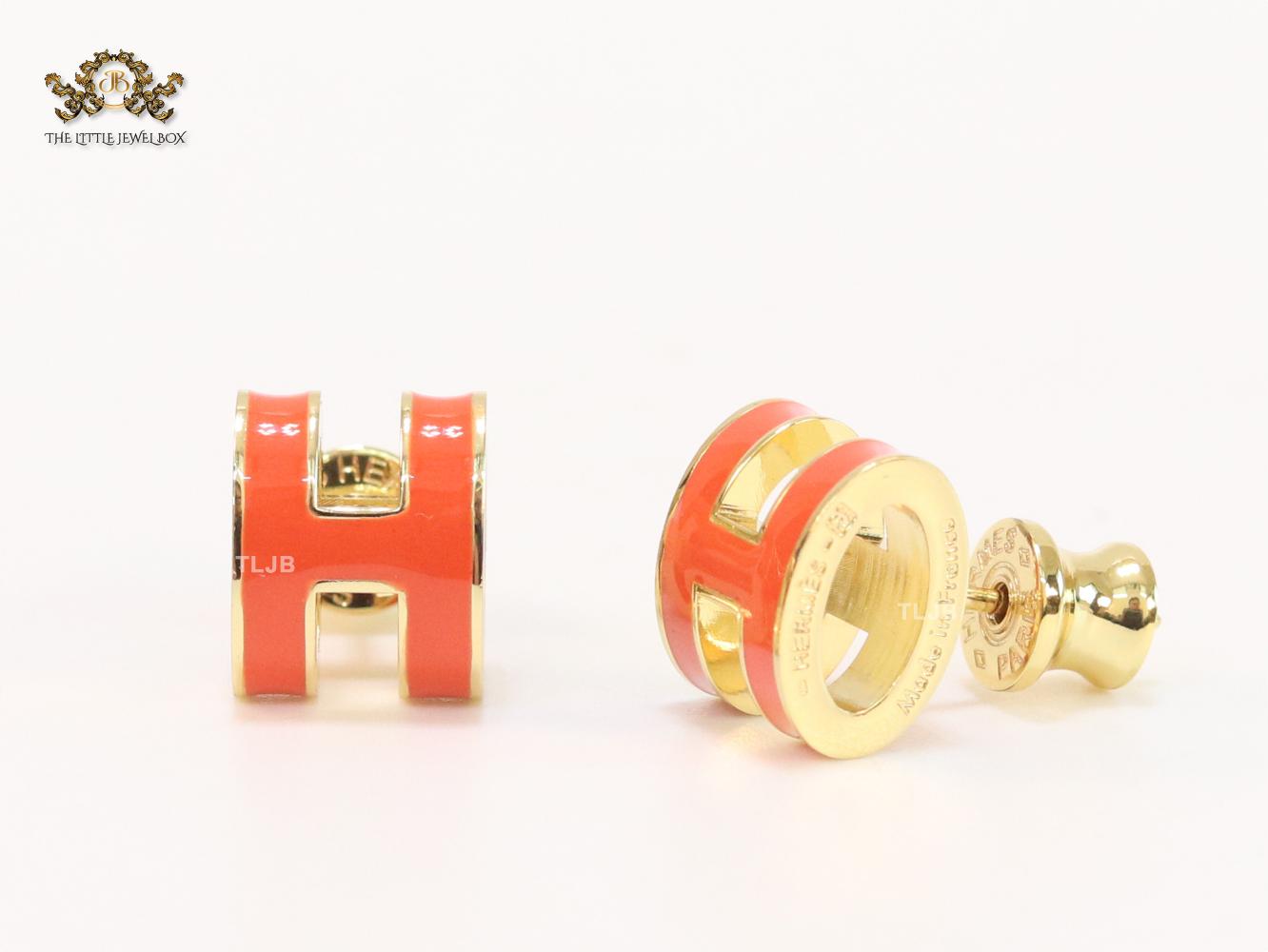 Alphabet H enamel studs- Orange