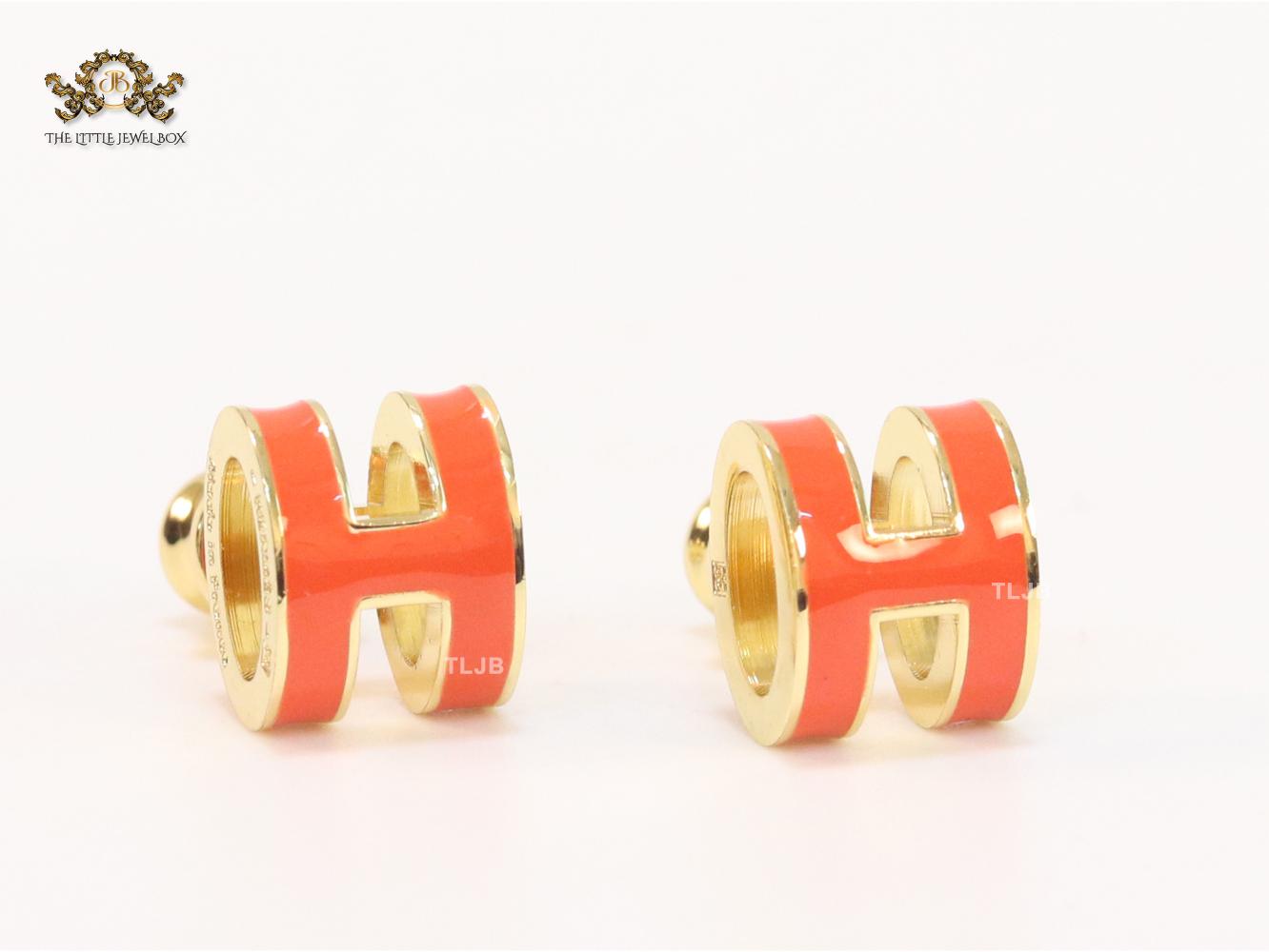 Alphabet H enamel studs- Orange