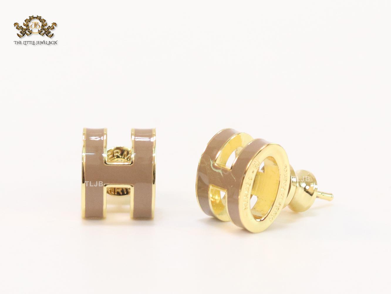 Alphabet H enamel studs- Brown