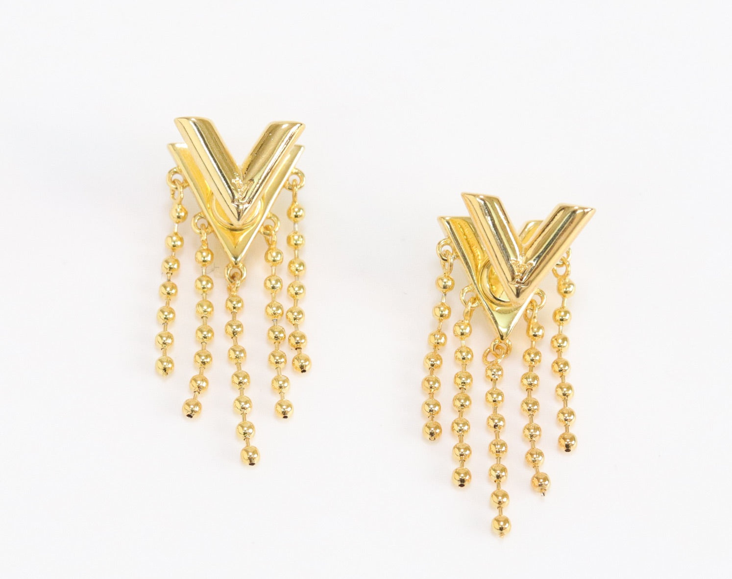 Alphabet v stud with dangles in gold finish