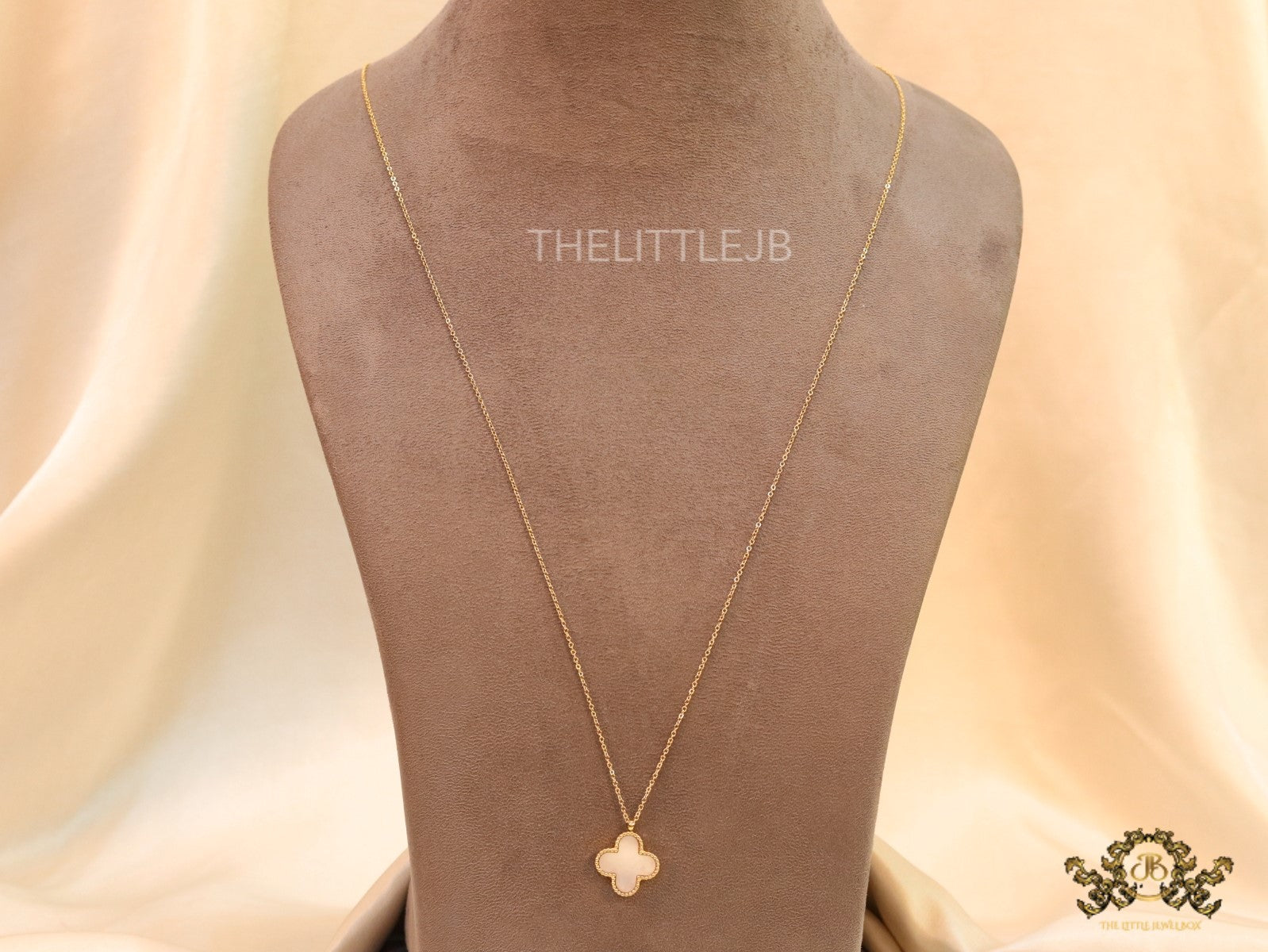 Gold plated chain with Mother of pearl clover pendant