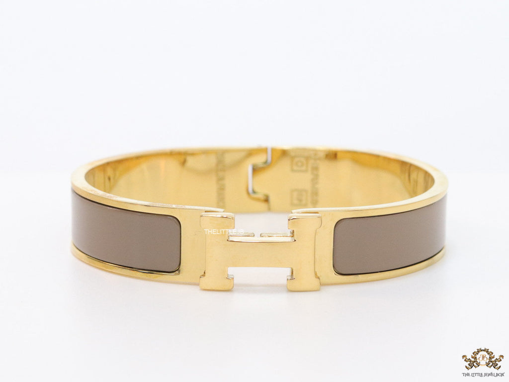 Alphabet H 12 mm Grey Brown bracelet with gold accents