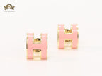 Alphabet H enamel studs- Baby pink
