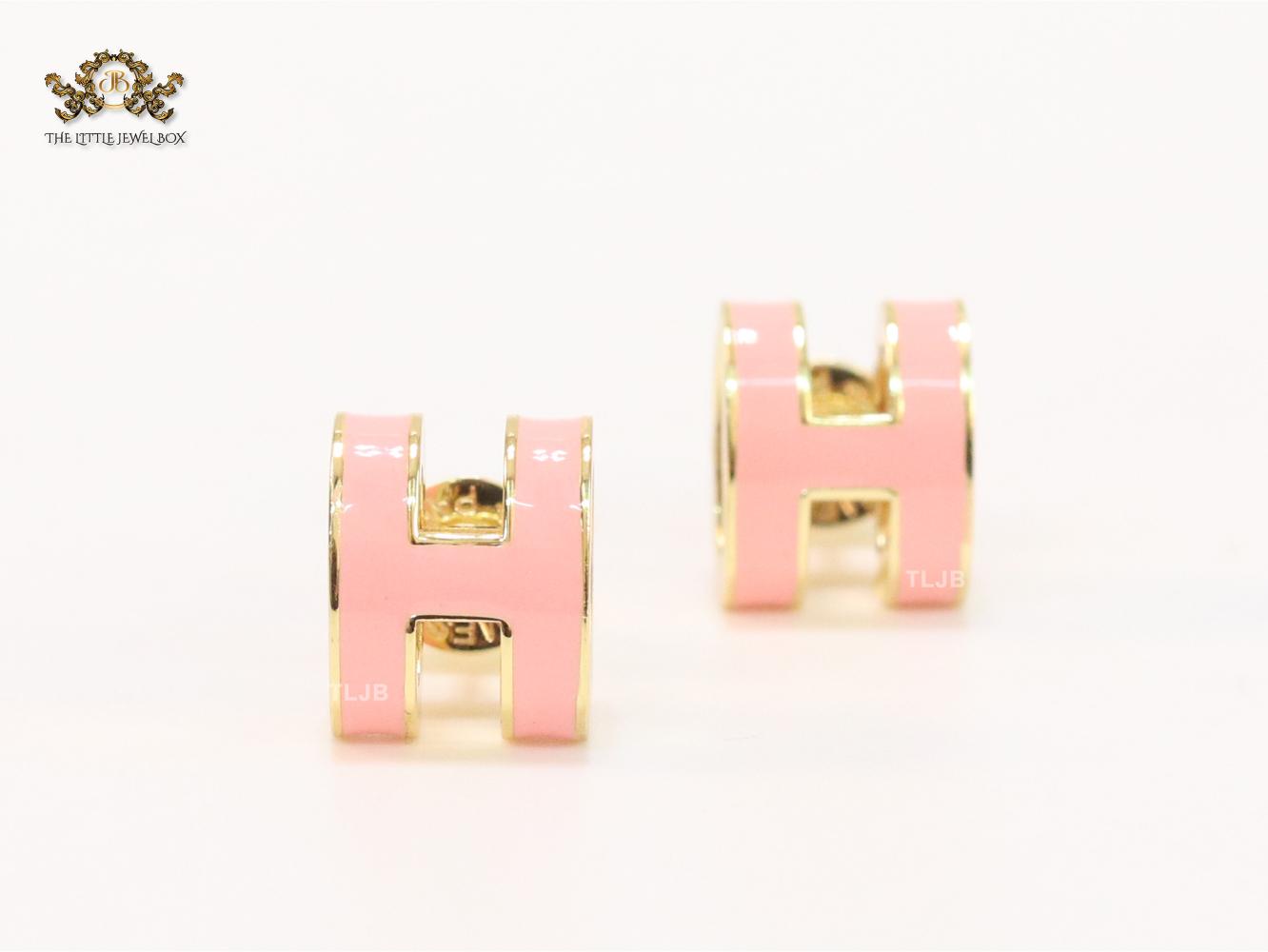Alphabet H enamel studs- Baby pink