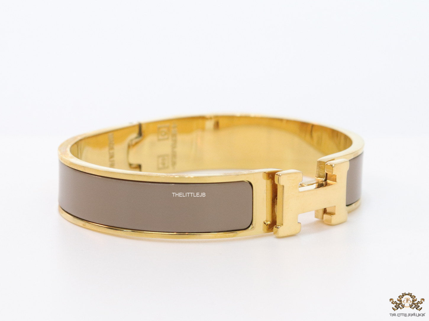 Alphabet H 12 mm Grey Brown bracelet with gold accents