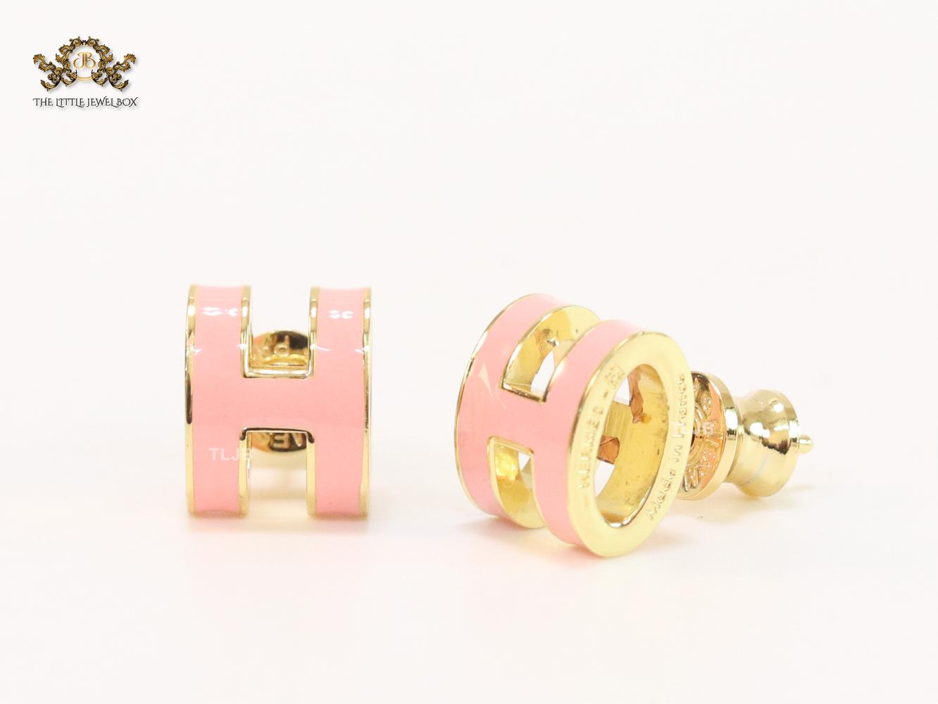Alphabet H enamel studs- Baby pink