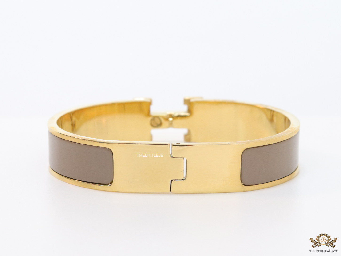 Alphabet H 12 mm Grey Brown bracelet with gold accents