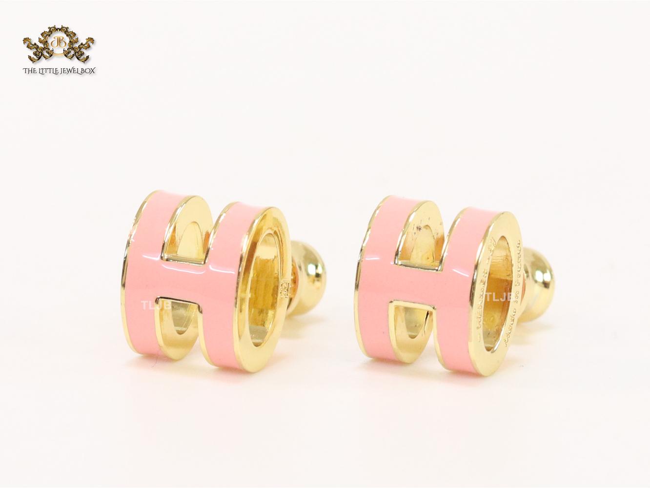 Alphabet H enamel studs- Baby pink