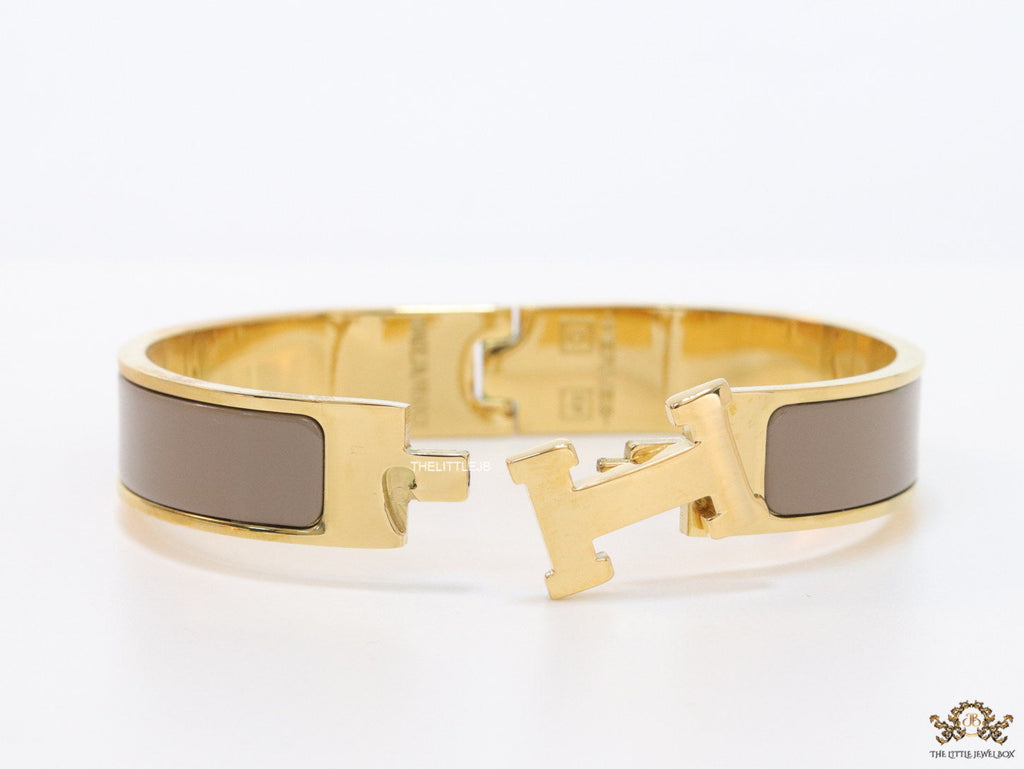 Alphabet H 12 mm Grey Brown bracelet with gold accents