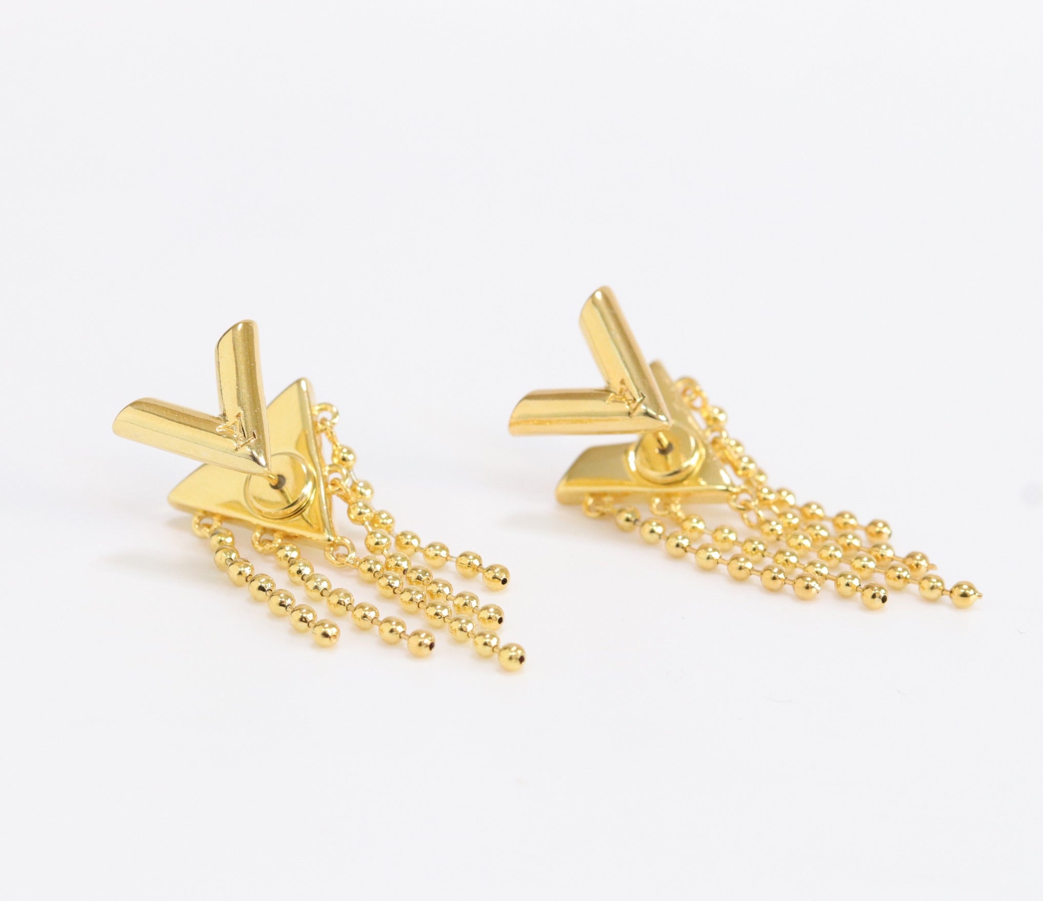 Alphabet v stud with dangles in gold finish