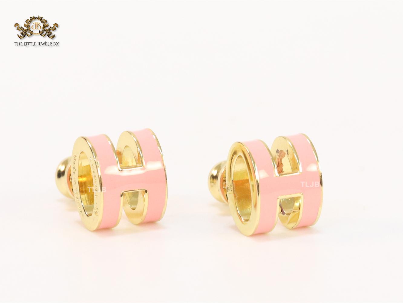 Alphabet H enamel studs- Baby pink