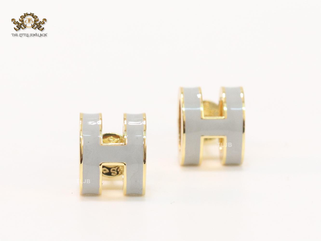 Alphabet H enamel studs- Grey